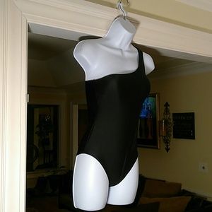 Beautiful black cut-out one shoulder bikini.